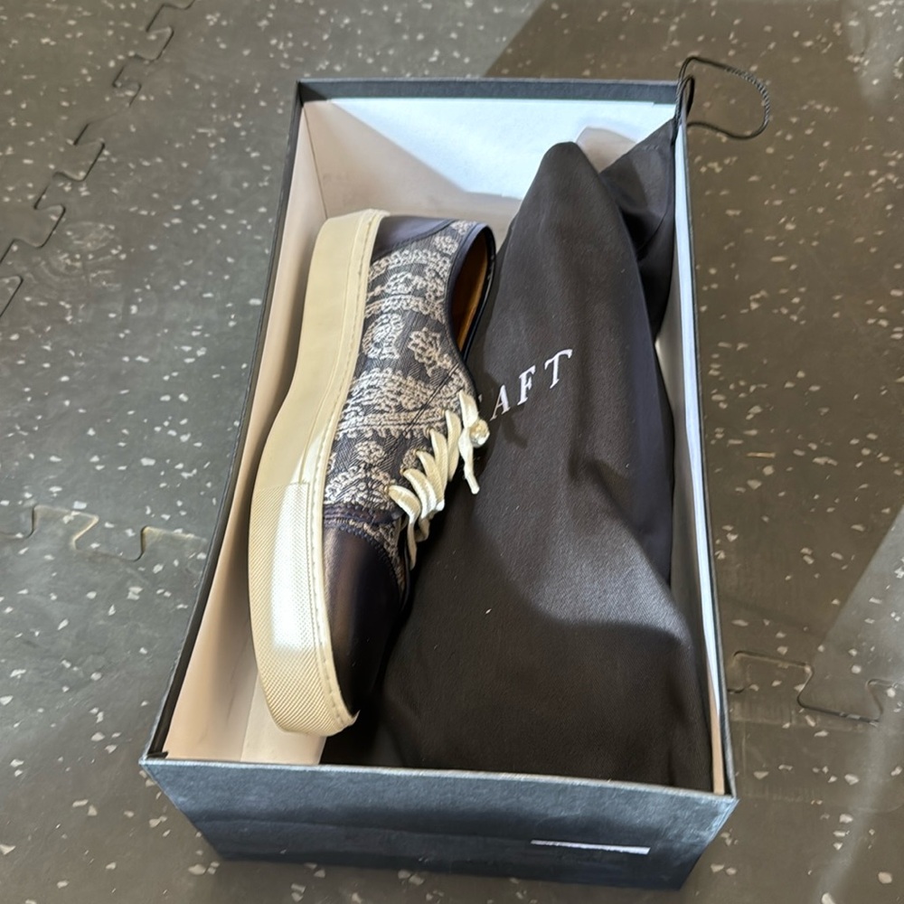 Taft Sneakers in Blue Paisley Size 9